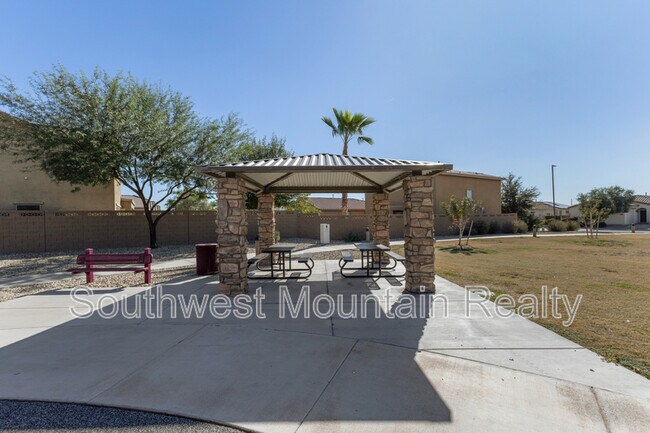 Building Photo - 17809 W Lincoln St