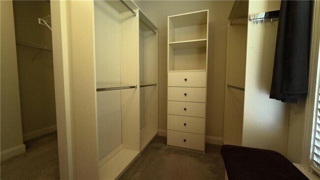 Building Photo - 3361 Lake McGinnis Dr