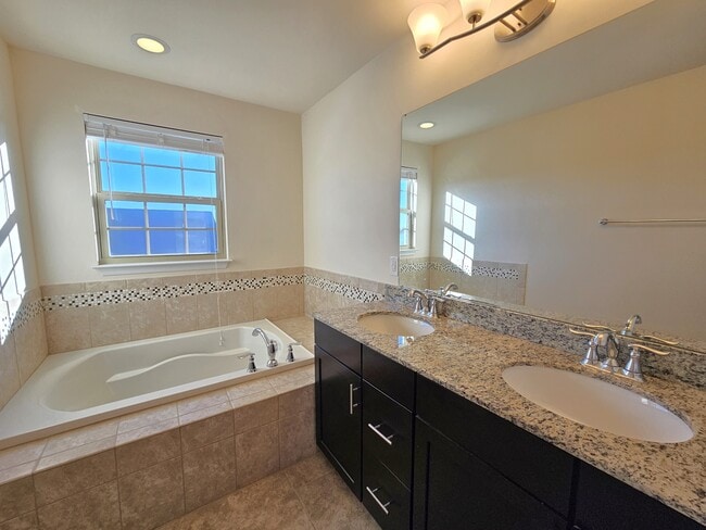 Building Photo - 136 Middleby Way