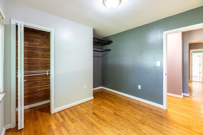 Building Photo - 1719 Scenic Dr
