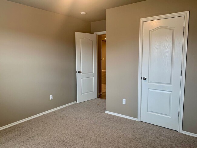 Building Photo - 2712 Demotte Dr