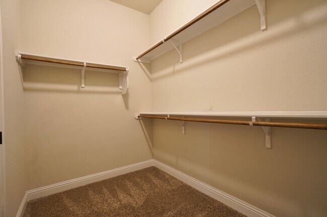 Building Photo - 6650 Verona Pl