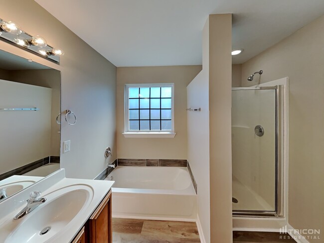 Building Photo - 6820 Scarlet Ridge Dr