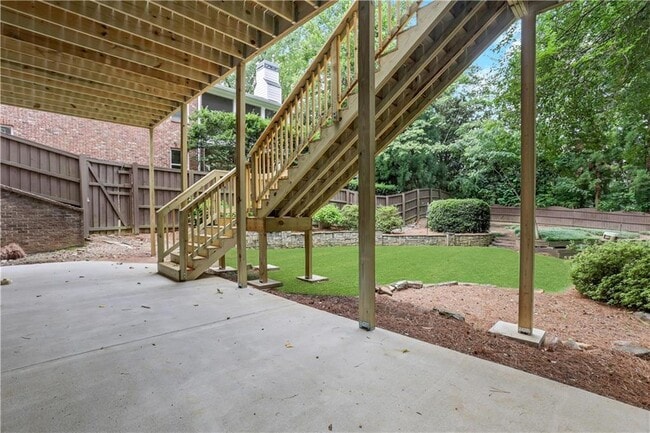 Building Photo - 3228 Silver Lake Dr NE