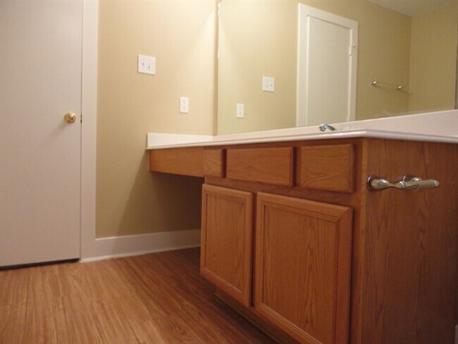 Building Photo - 802 Dragonfly Dr