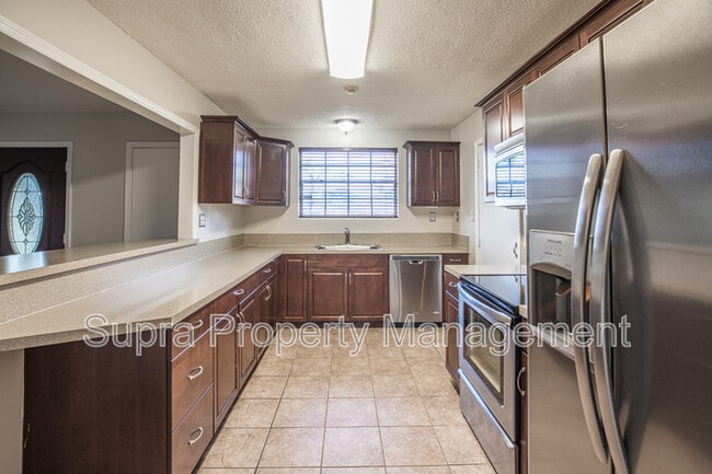 Building Photo - 1059 Glynlea Rd