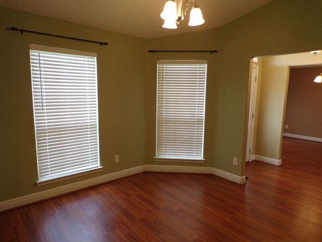 Building Photo - 5654 Colinas Verde Dr