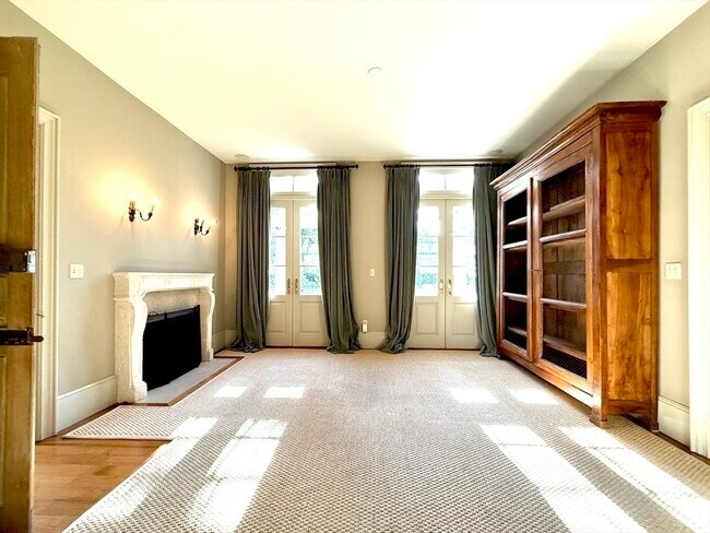 Building Photo - 918 Hale St