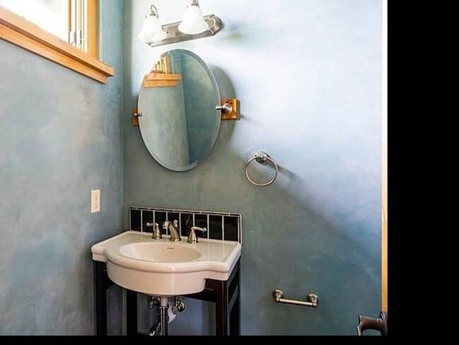 Building Photo - 4 Bedroom 3 Ba  Rare beauty and the essence of Bozeman