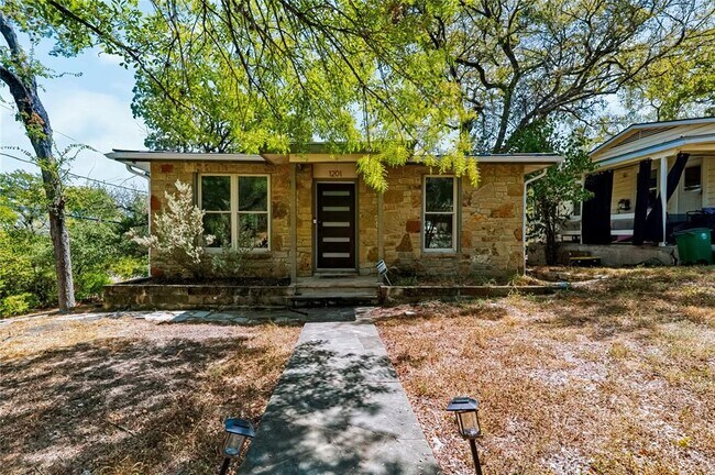 Building Photo - 1201 Loma Dr