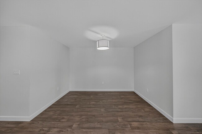 Building Photo - 410 NE 34th St