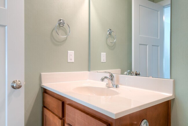 Building Photo - Private Bedroom in a Shared Two-Bedroom In Uptown Village