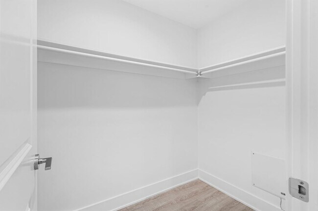 Building Photo - 1649 E Eyre St