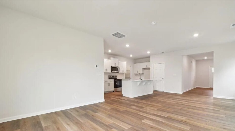 Building Photo - 8048 Plymouth Dr