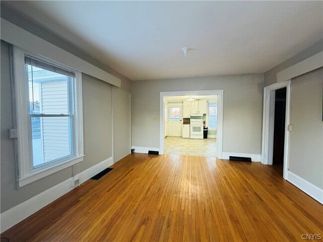 Building Photo - 1322 E Genesee St