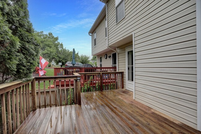 Building Photo - Charming 3-Bedroom Townhome for Rent in Ab...