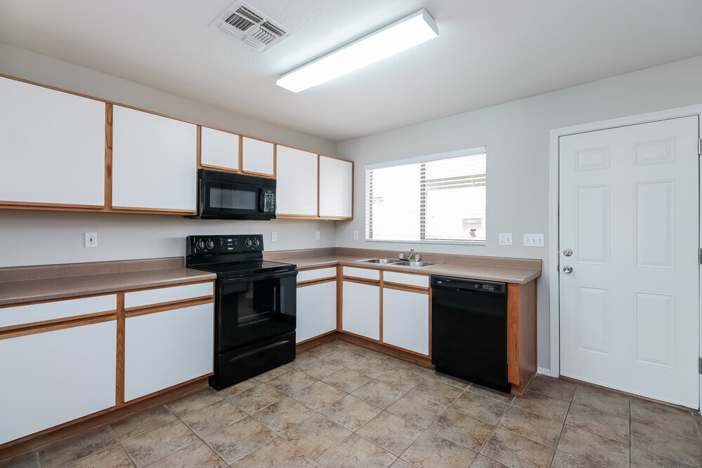 Building Photo - 15843 W Woodlands Ave