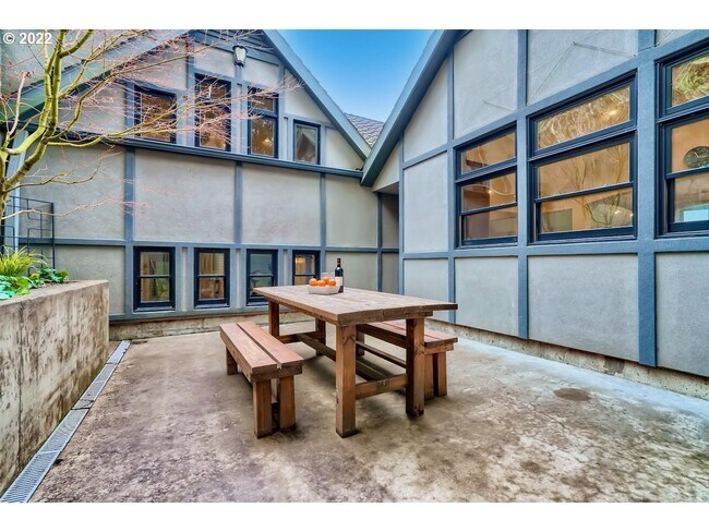 Building Photo - 407 NW Marlborough Ave