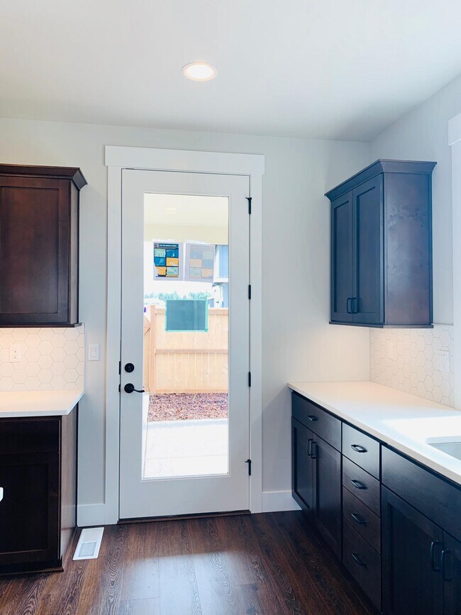 Building Photo - 7149 SE Bristletail Ln