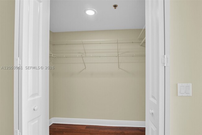 Building Photo - 2681 N Flamingo Rd