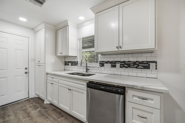 Building Photo - 307 Penick Rd