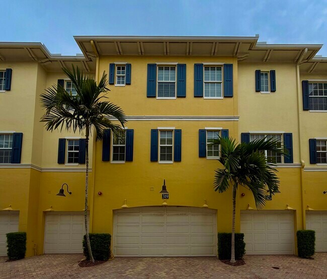 Building Photo - 319 Flamingo Dr