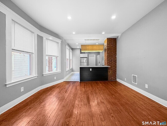 Building Photo - 248 Nicoll St