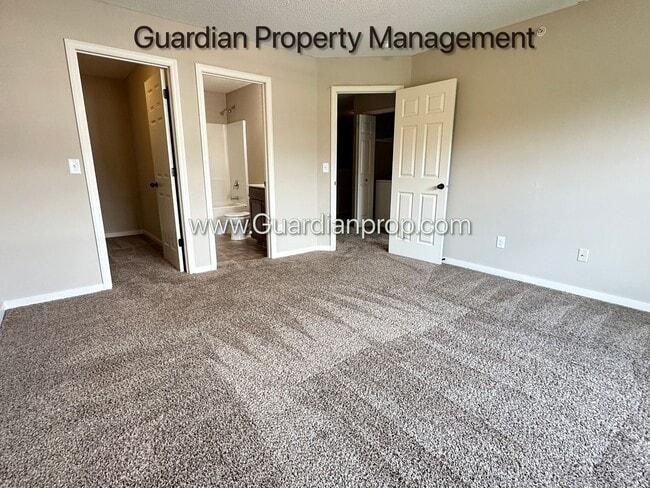 Building Photo - Champlin Town Home, 2 Car Garage, Balcony,...