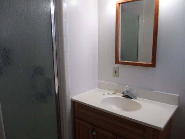 Building Photo - SW Visalia Home coming soon!!