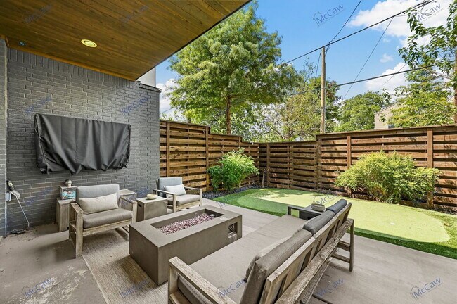 Building Photo - 1831 Euclid Ave