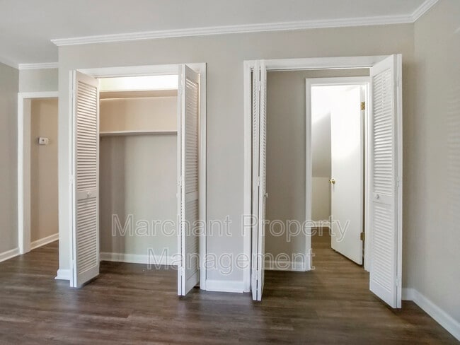 Building Photo - 106 E Bay Ct