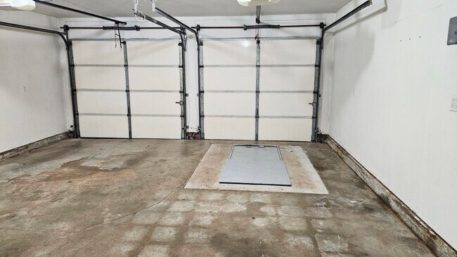 Building Photo - Inviting Home with Bonus Workshop Space!