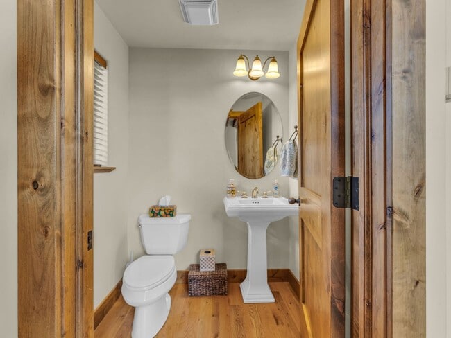 Building Photo - Cedar Ridge Townhome  **Mid-April thru November Rental**