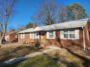 Building Photo - 831 Newkirk Dr