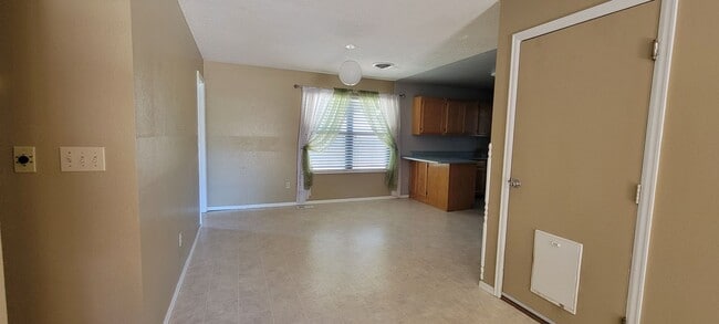 Building Photo - 3 bedroom 2 bath home