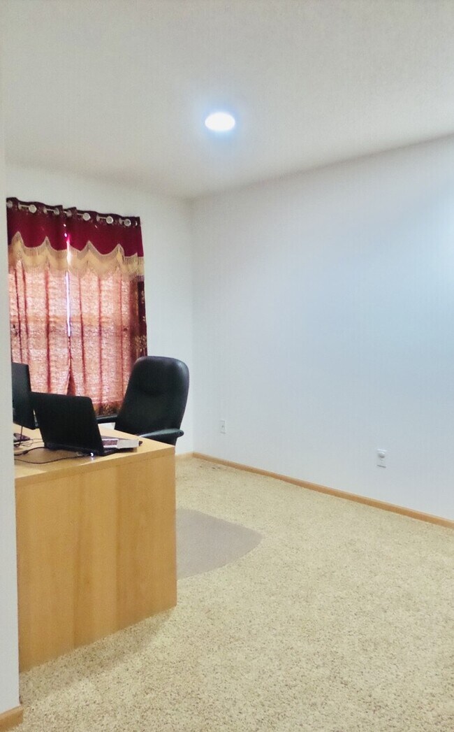 Building Photo - Available Now! Amazing Townhouse 3 Bedroom...