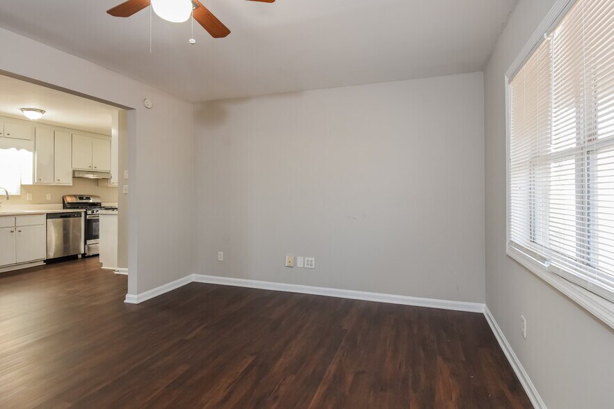 Building Photo - 5734 Amalfi Way