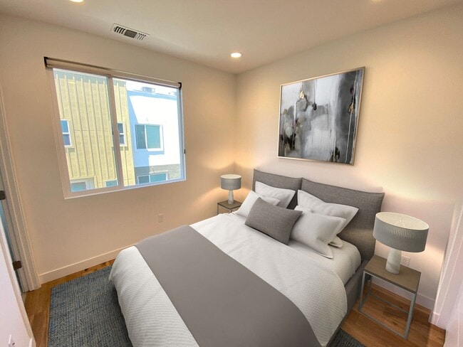 Building Photo - Advent - Three Story Townhome W/ Attached ...