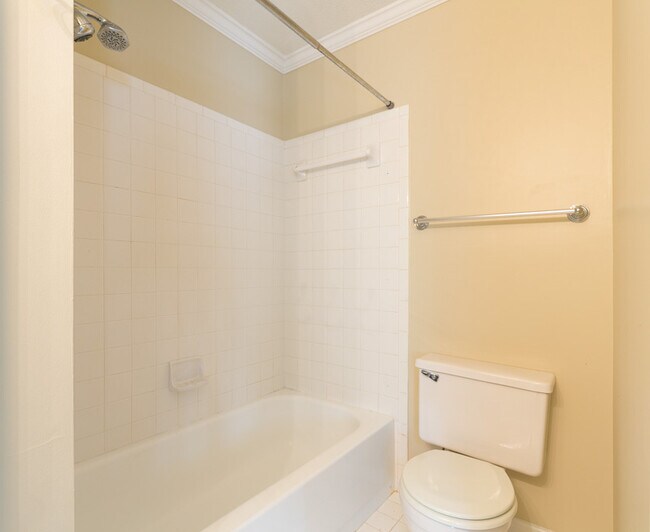 Building Photo - Charming 2BR & 2.5BA Townhome with Dual Primary Suites in Woodstream Glen