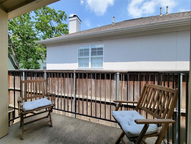 Building Photo - 755 Bering Dr
