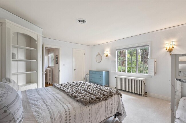 Building Photo - "Luxurious 5-Bedroom Spokane Retreat with Pool, Guest Suite, and Stunning Finishes!"