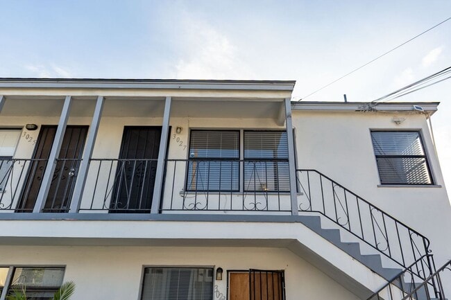 Building Photo - 1 bed, 1 bath - Point Loma