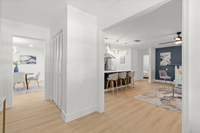 Building Photo - Newly Renovated Pool Home