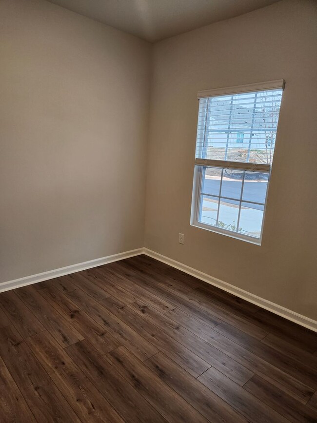 Building Photo - Brand-New Townhome for Rent!