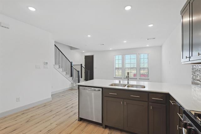 Building Photo - 517 Parkside Dr