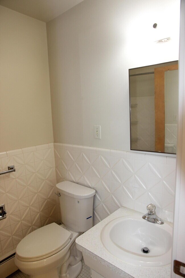 Building Photo - 1257 Island Dr