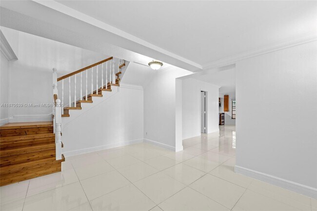 Building Photo - 1545 Miami Rd