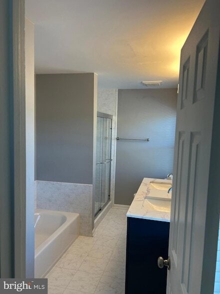 Building Photo - 4054 Norbeck Square Dr