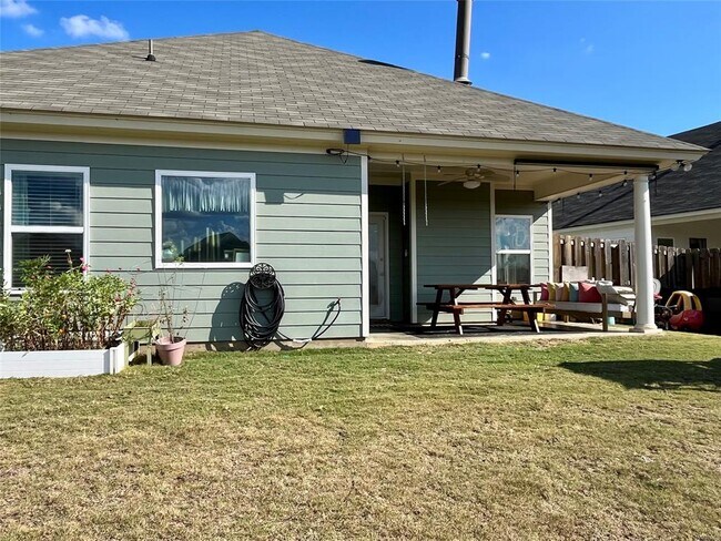 Building Photo - 876 Hedgefield Way