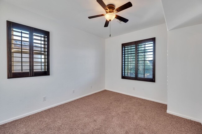 Building Photo - Highly Upgraded SPACIOUS home in desirable Aviano in Desert Ridge!